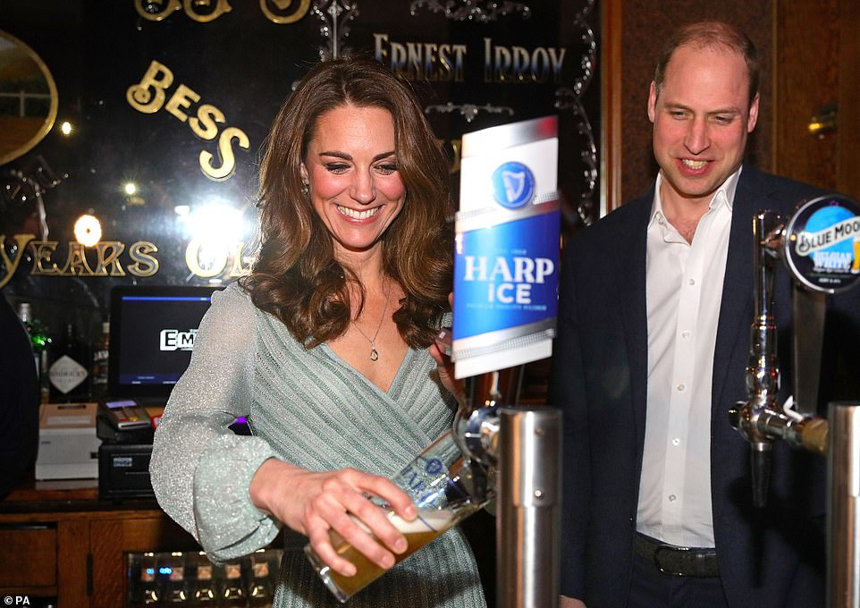 10376662-6751807-The_Duchess_of_Cambridge_pulls_a_pint_with_the_Duke_of_Cambridge-a-1_1551339378582