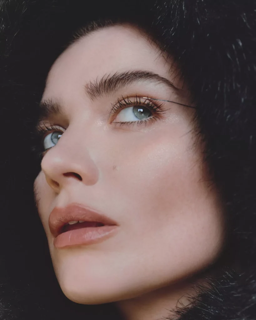 evehewson00824bd986c6dfa46d8a53634c8ba172268 George V Magazine