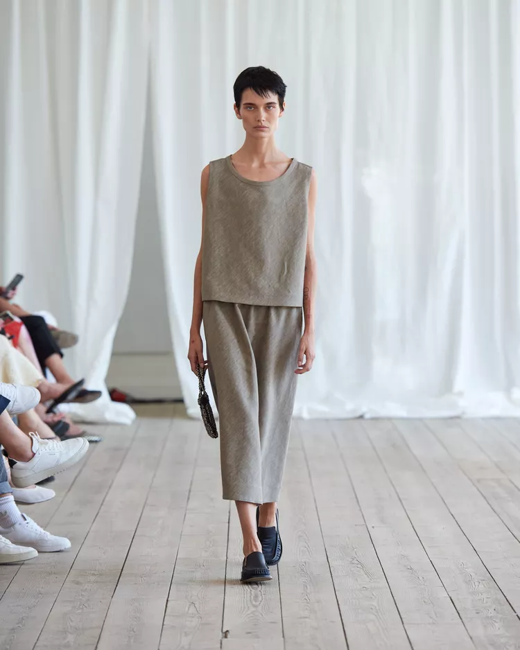 1723432840619215 George V Magazine