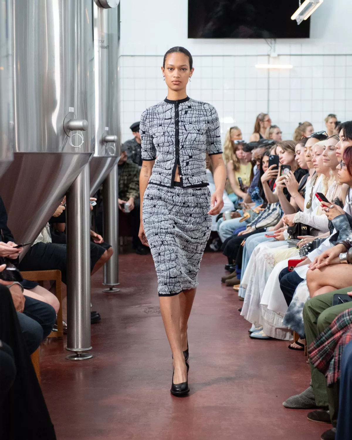 1723434074143717 George V Magazine