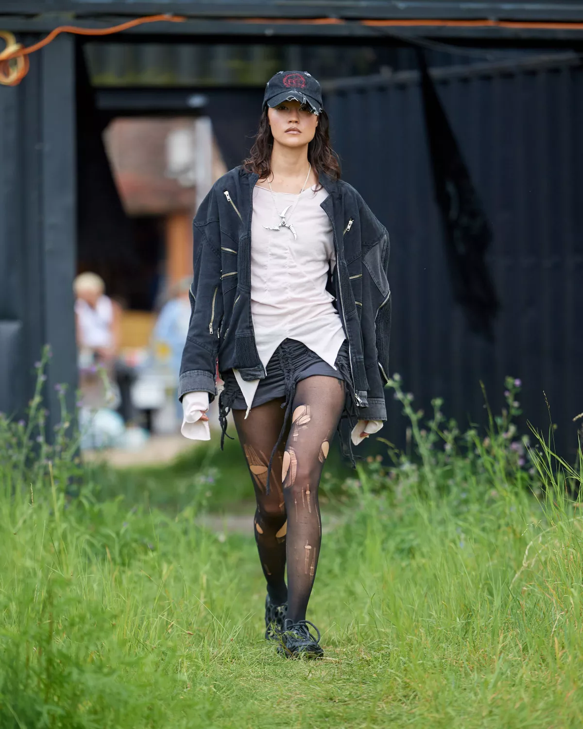 1723434362927804 George V Magazine