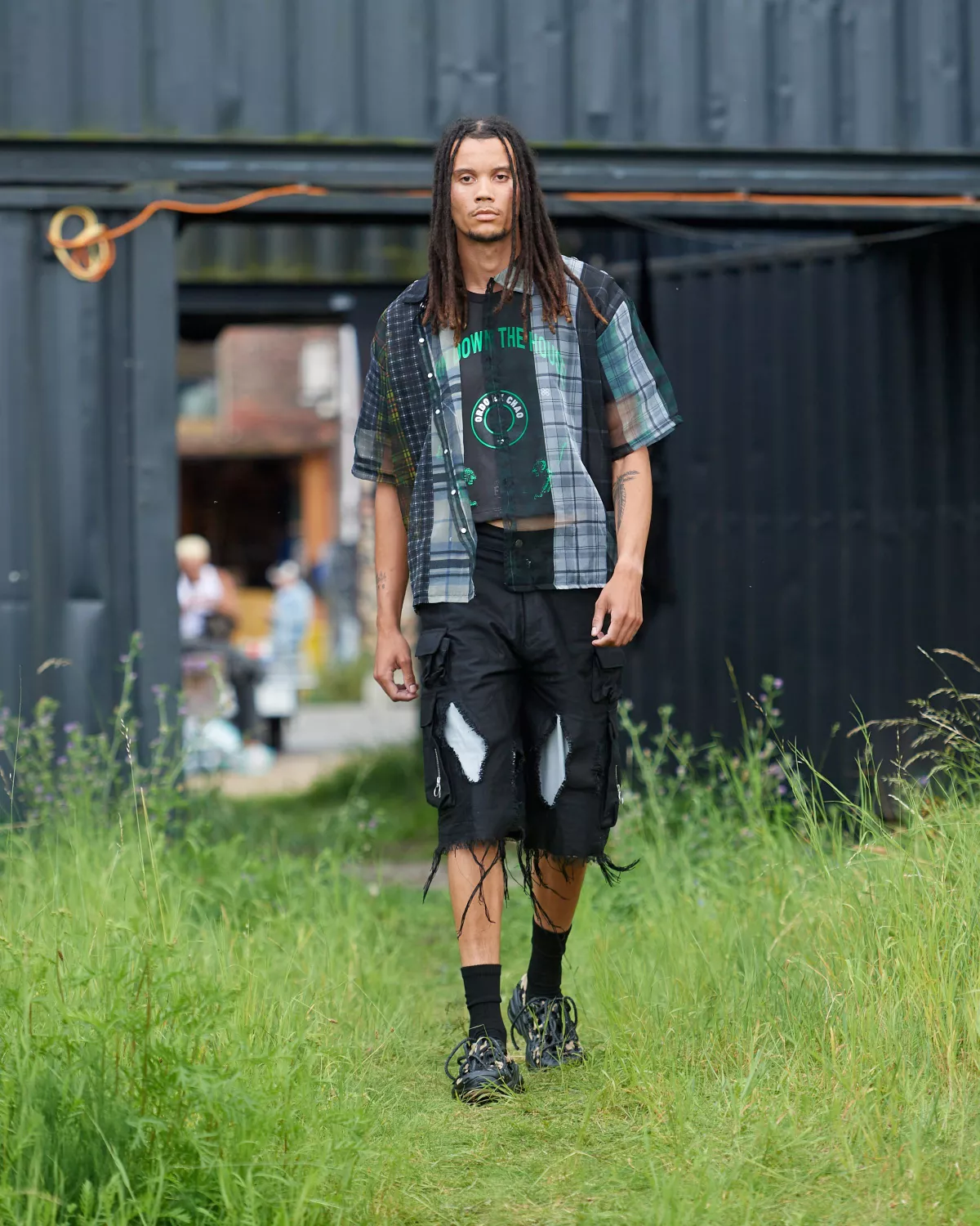 1723434363472698 George V Magazine