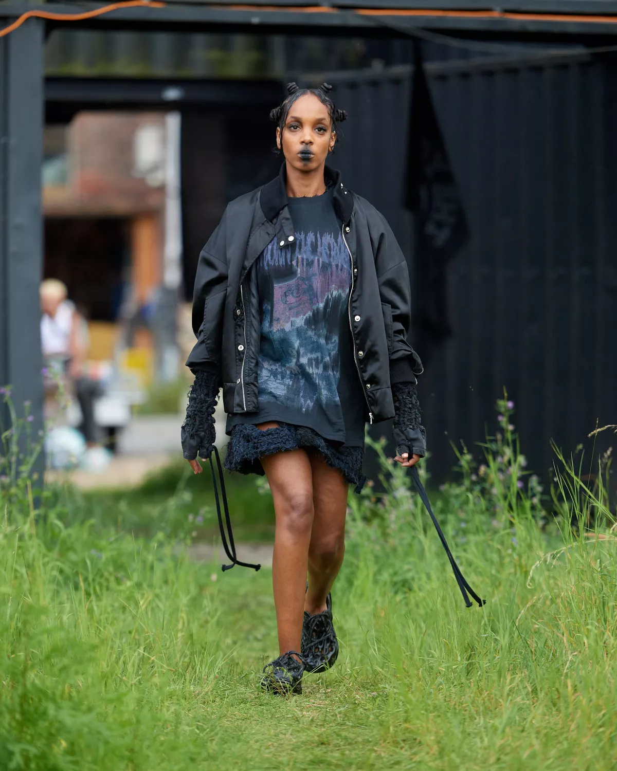 1723434363725858 George V Magazine