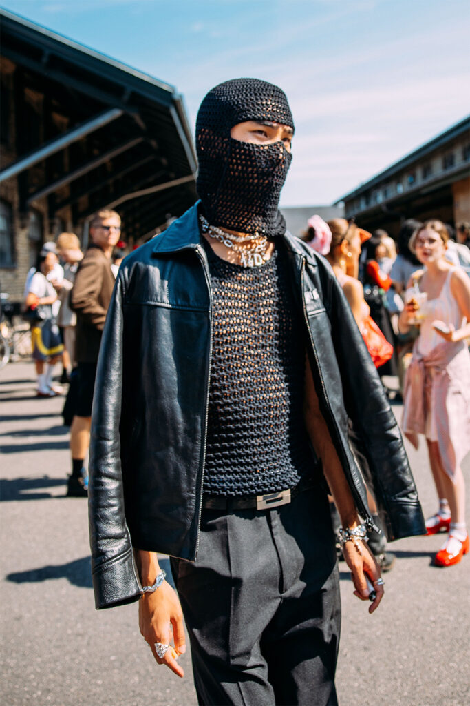 1723533577083131 George V Magazine