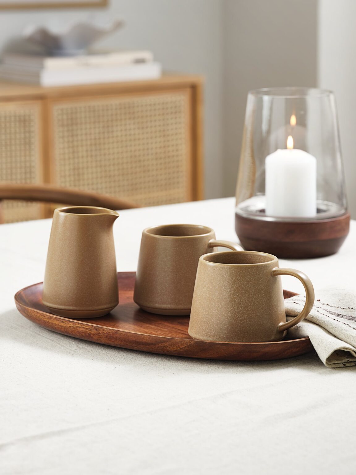 2443931152x1536 George V Magazine