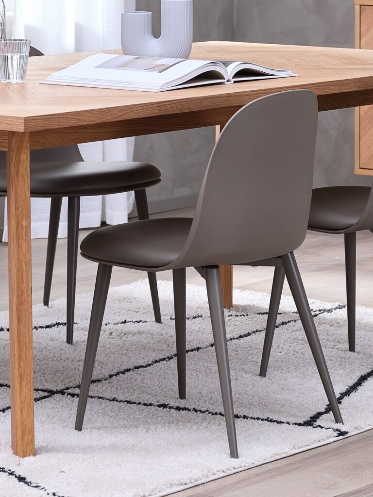 245224768x1024 George V Magazine