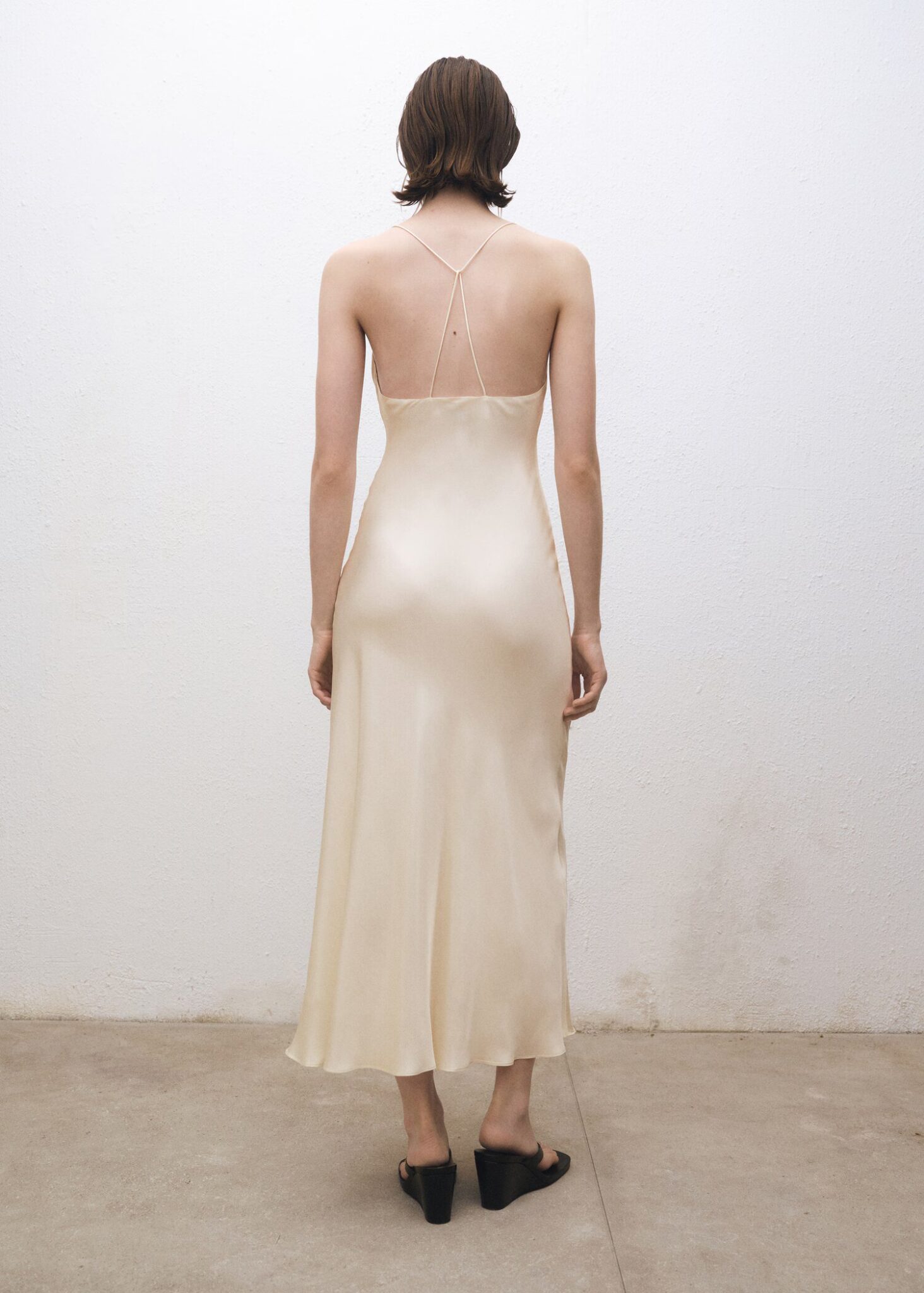 8701442002R11464x2048 George V Magazine