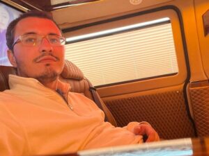 750x750 George V Magazine