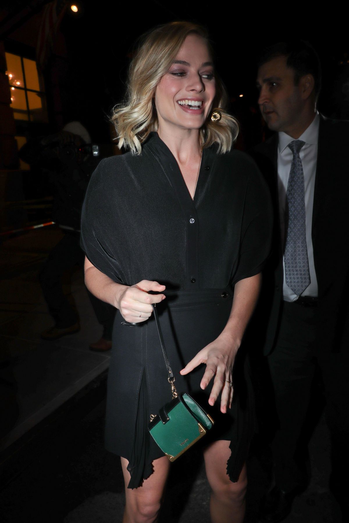 margotrobbieleavesherhotelinnewyork113020173 George V Magazine