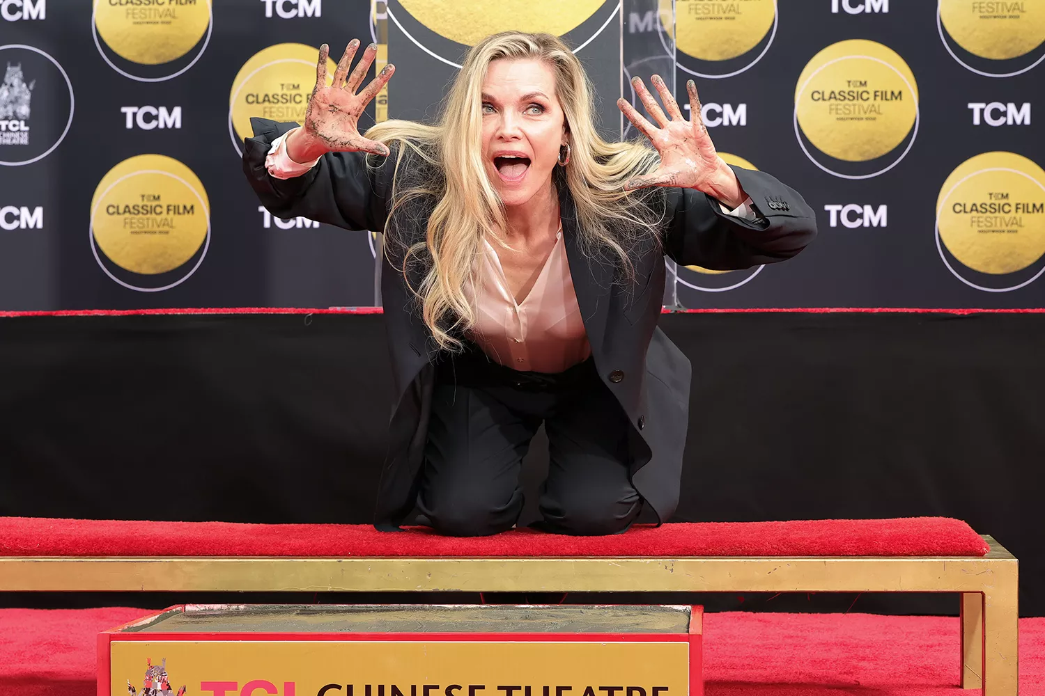 michellepfeifferhandprintceremony0425252a52e6066c2b74e96acb7d30d6f89bcc8 George V Magazine