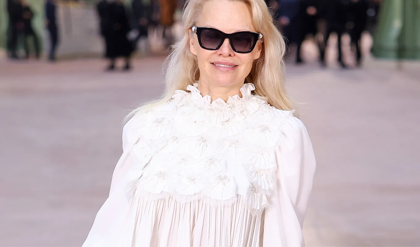 pamandersonstylewhiteblousestreetstyle George V Magazine