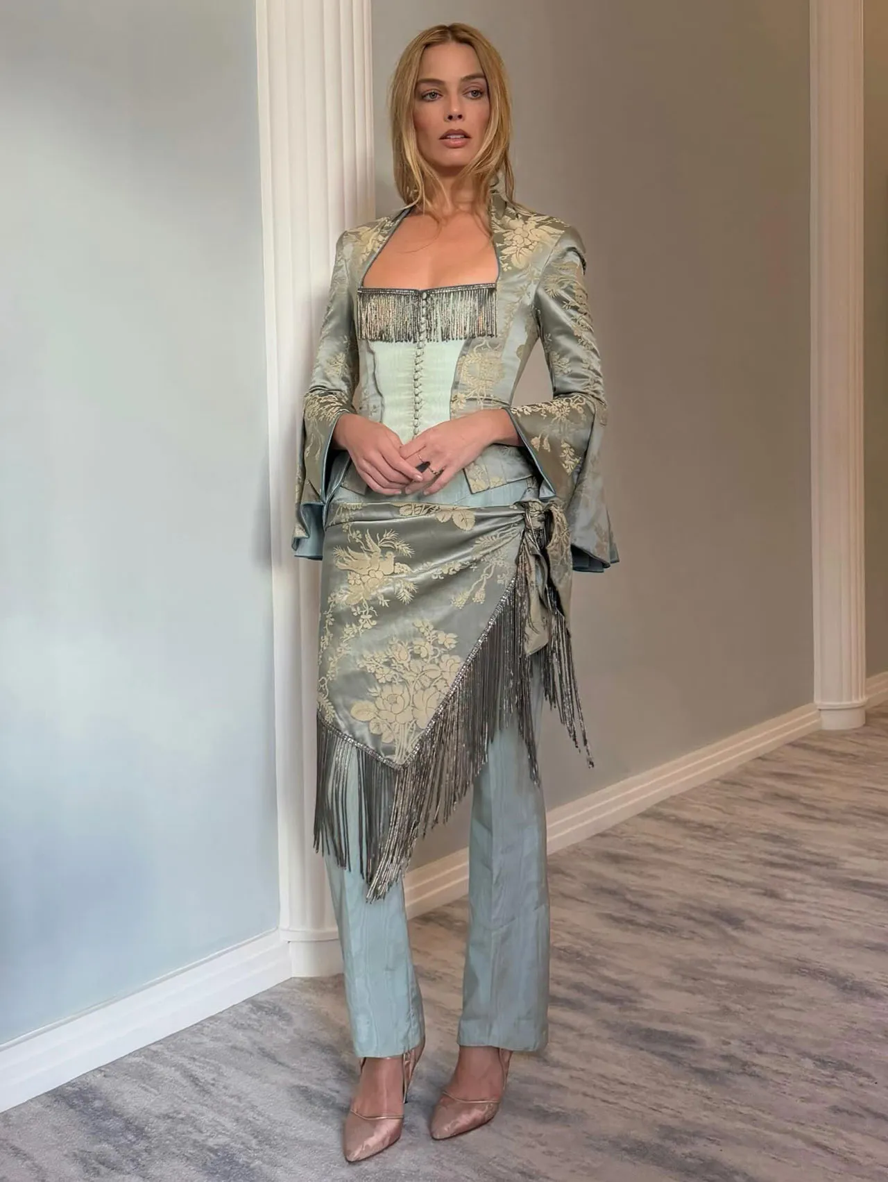 ECVOGUK090226001 George V Magazine