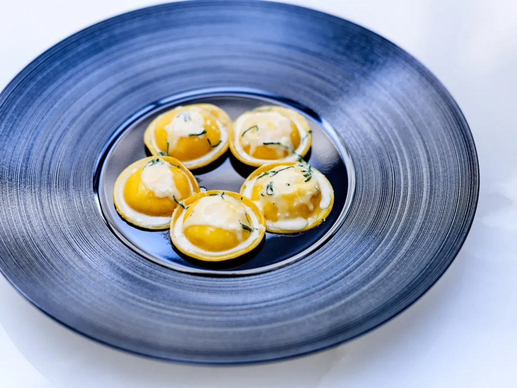 PhotoscourtesyofFourSeasonsHotelsResortsmealjpg George V Magazine